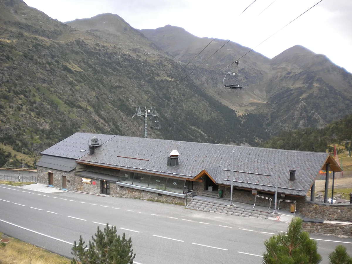 Ansicht von Arcalis, Andorra. Allgemeine Darstellung des Orts oder Gebiets; kein Nachweis für die Lage eines einzelnen Katalogsektors oder Verleihgeschäfts.