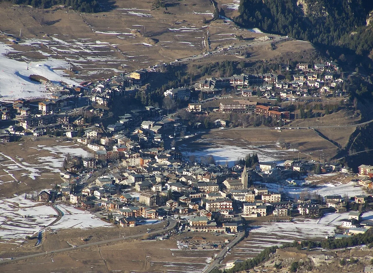 Ansicht von Aussois, Frankreich. Keine Abbildung eines bestimmten Verleihgeschäfts.