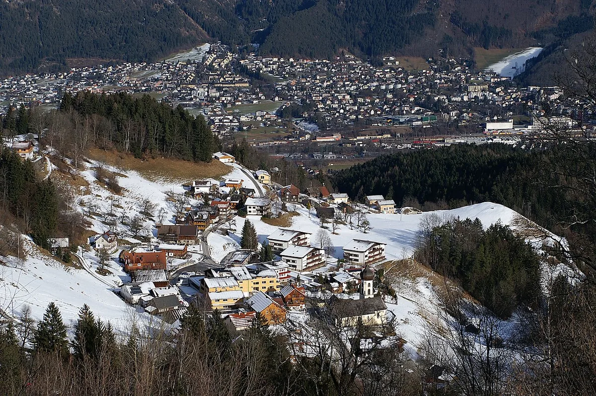 Ansicht von Bürserberg, Österreich. Keine Abbildung eines bestimmten Verleihgeschäfts.