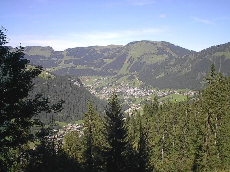 Ansicht von Chatel, Frankreich. Keine Abbildung eines bestimmten Verleihgeschäfts.