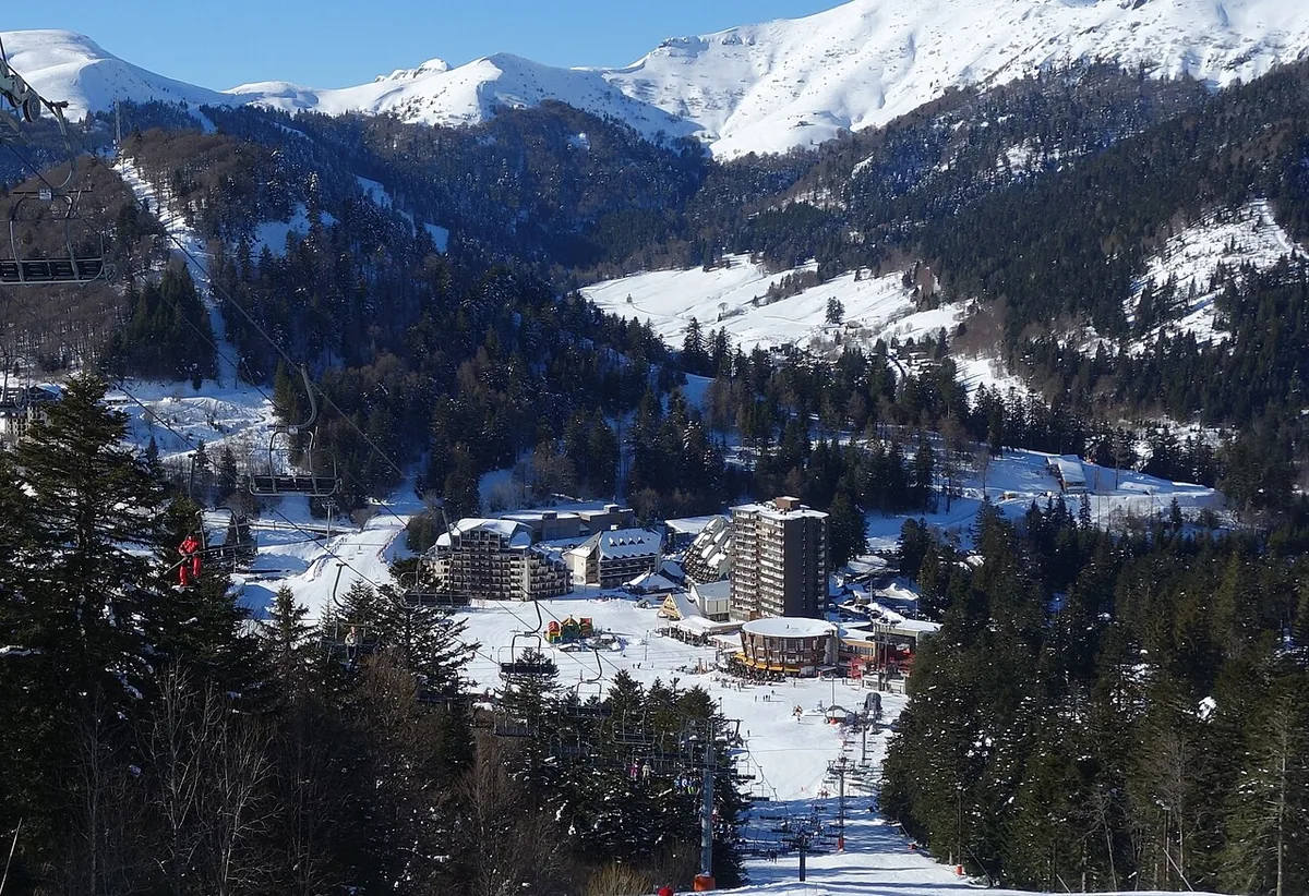 Ansicht von Le Lioran, Frankreich. Allgemeine Darstellung des Orts oder Gebiets; kein Nachweis für die Lage eines einzelnen Katalogsektors oder Verleihgeschäfts.