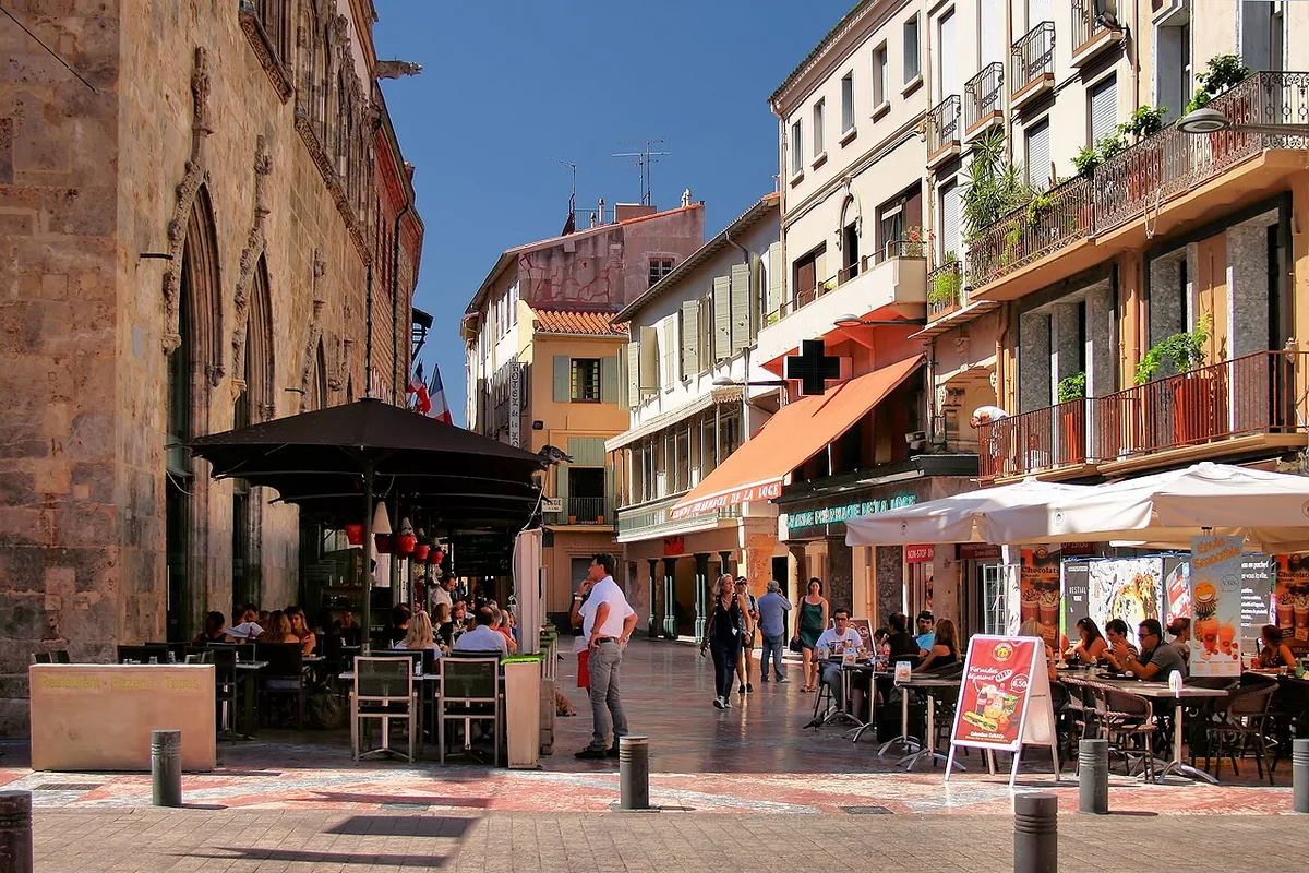 Ansicht von Perpignan, Frankreich. Keine Abbildung eines bestimmten Verleihgeschäfts.