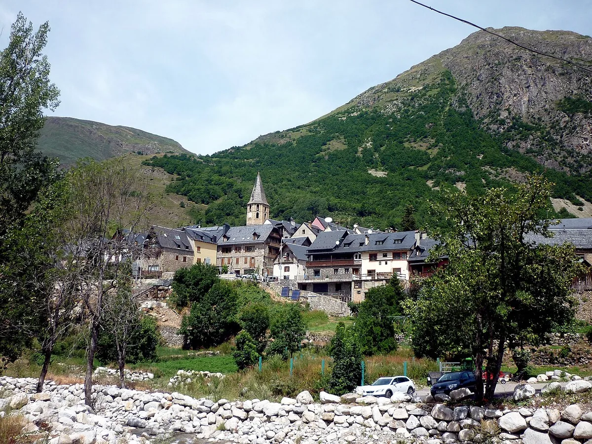 Ansicht von Salardú, Spanien. Allgemeine Darstellung des Orts oder Gebiets; kein Nachweis für die Lage eines einzelnen Katalogsektors oder Verleihgeschäfts.