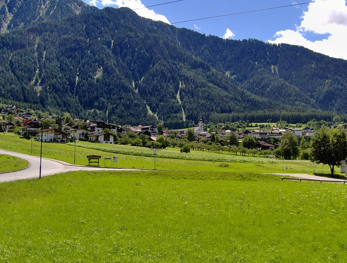 Ansicht von Sautens, Österreich. Keine Abbildung eines bestimmten Verleihgeschäfts.