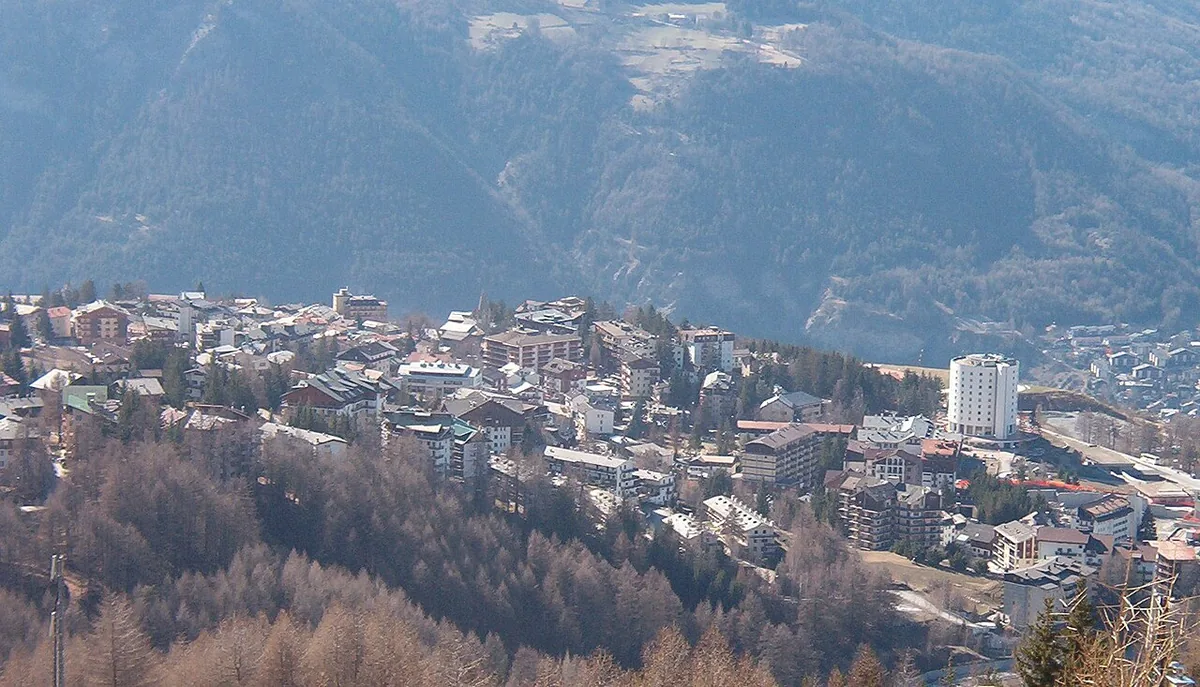 Ansicht von Sauze d'Oulx, Italien. Keine Abbildung eines bestimmten Verleihgeschäfts.