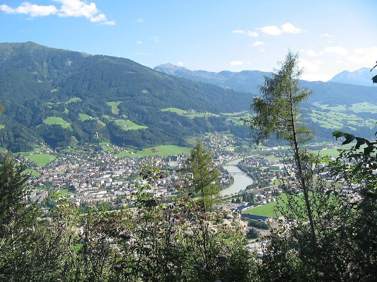 Ansicht von Schwaz, Österreich. Keine Abbildung eines bestimmten Verleihgeschäfts.